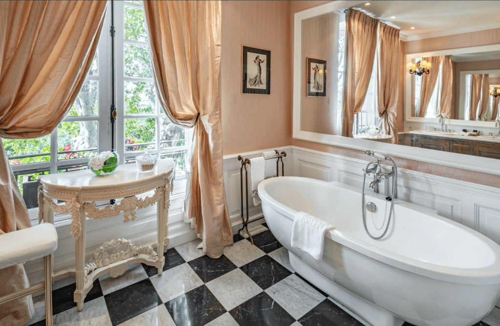 Sarah Bartlett artwork at Villa Gallici